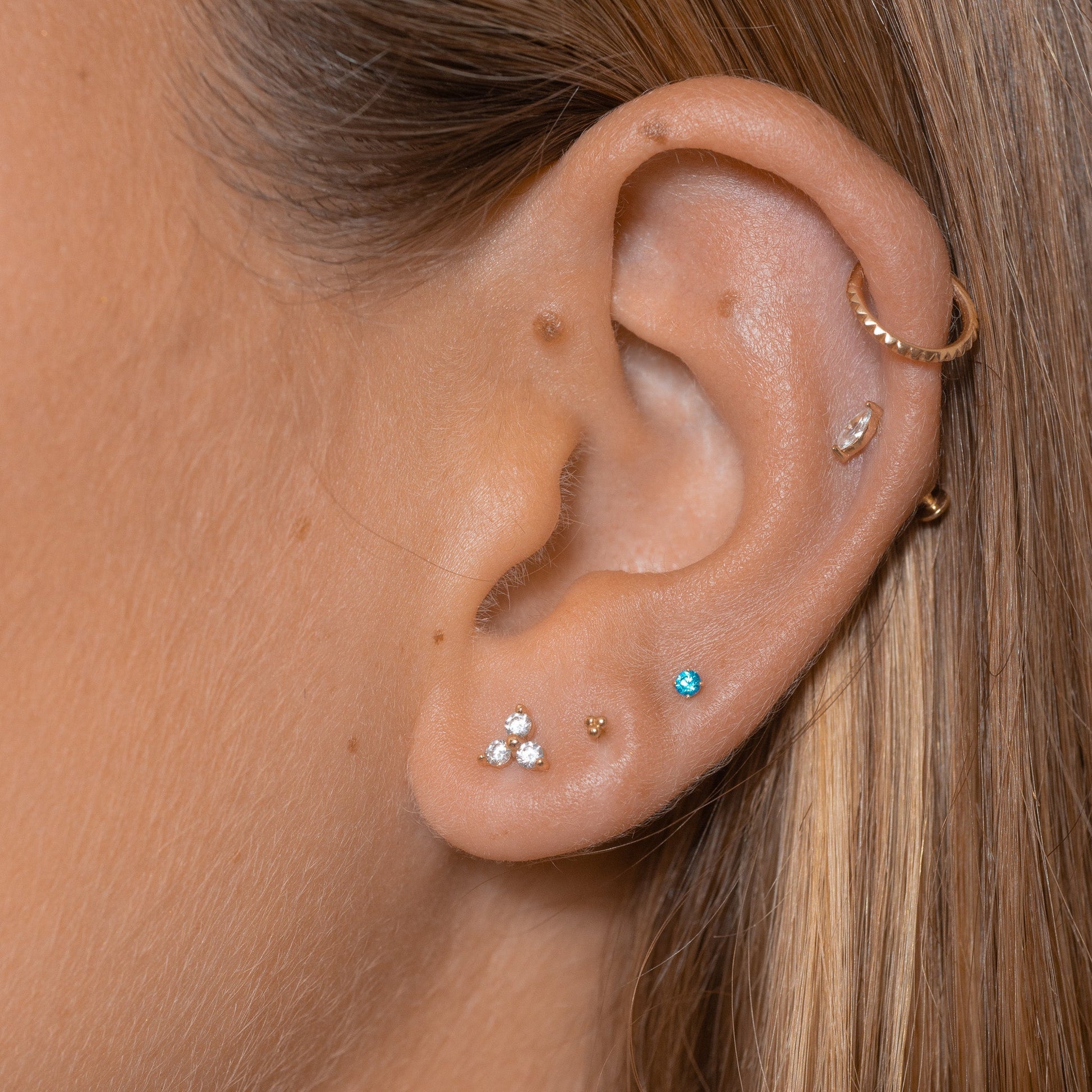 14K Solid Gold Pyramid Edgy Gear Clicker Nap Hoop Earring by Doviana