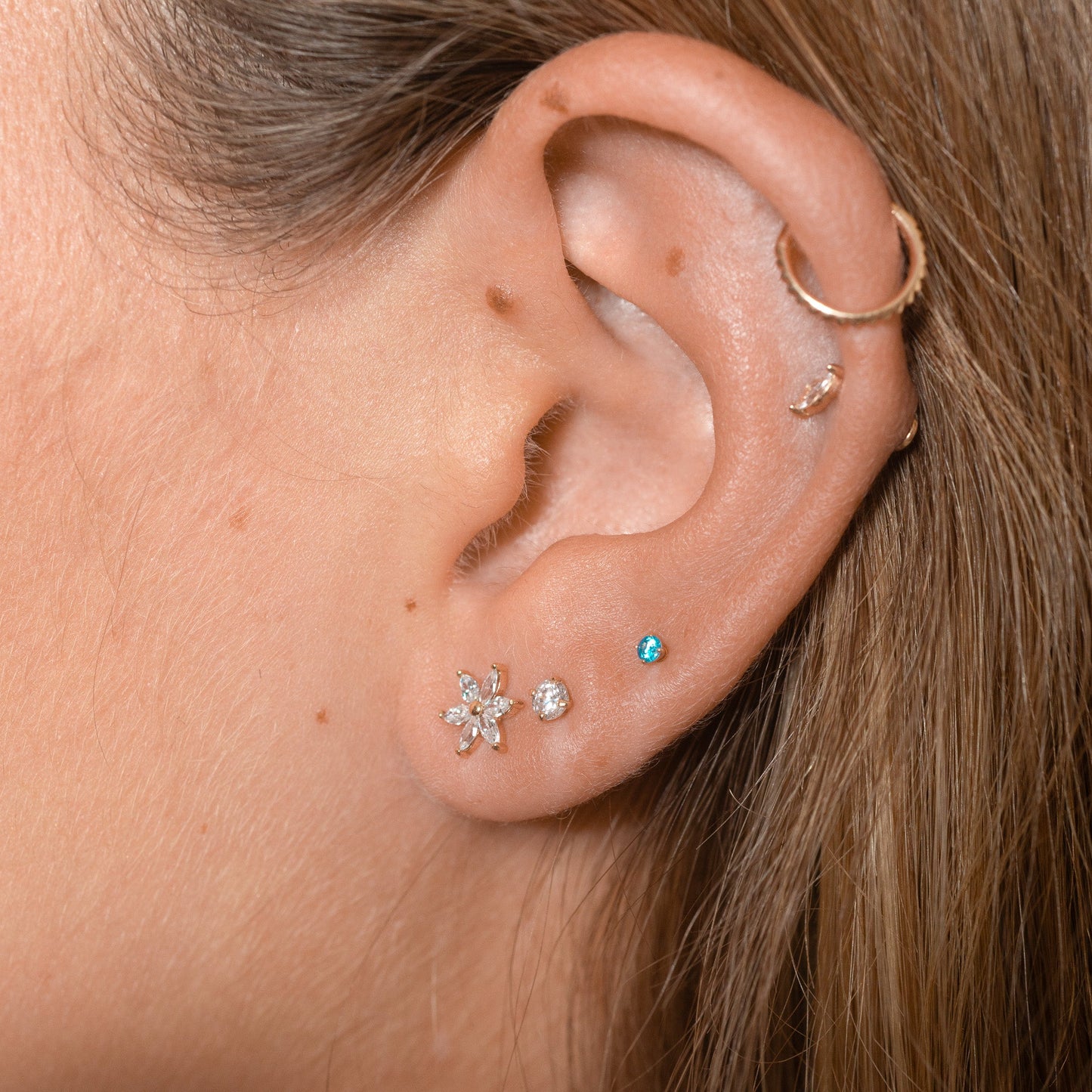 14K Solid Gold Pyramid Edgy Gear Clicker Nap Hoop Earring by Doviana